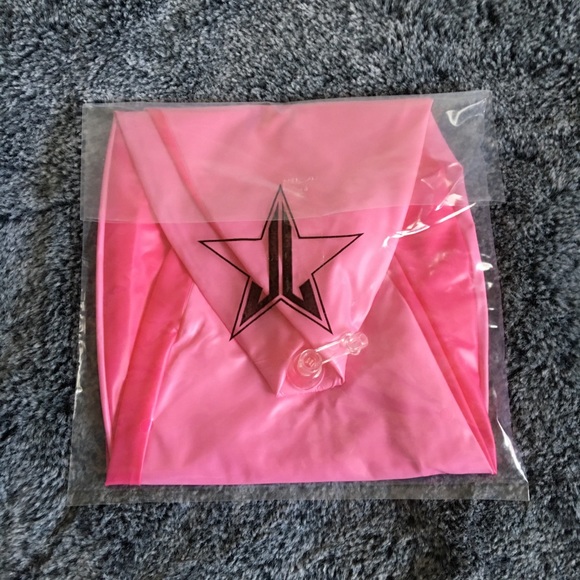 Jeffree Star Cosmetics Beach Ball - Picture 1 of 3